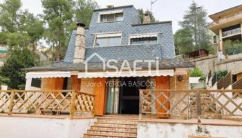 Casa con terreno en venta en Vallirana photo 0