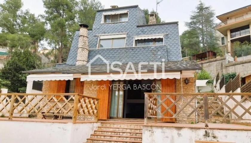 Casa con terreno en venta en Vallirana photo 0