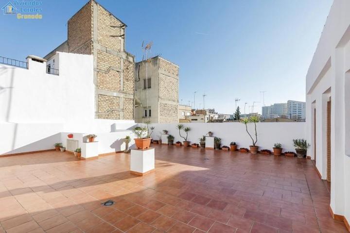 Casa en venta en Granada, Zaidin photo 0