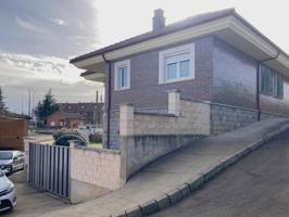 Chalet en venta en Sariegos, Northern spain photo 0