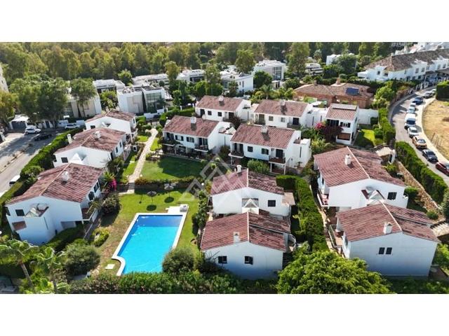 Bungalow en venta en Estepona photo 0