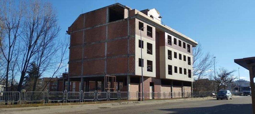 Edificio en venta en Benavides, Benavides de orbigo photo 0