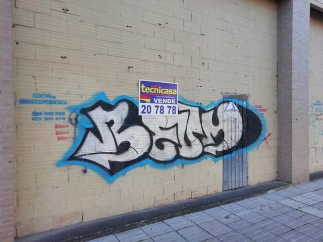 Local comercial en venta en Badajoz photo 0