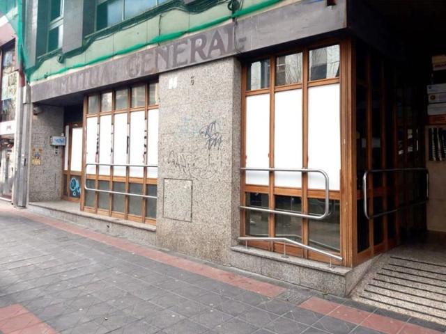 Local comercial en venta en Tarragona, Nou Eixample Sud photo 0