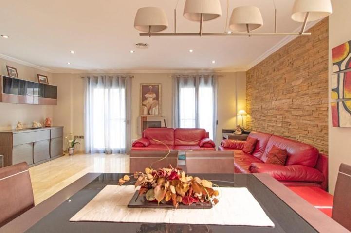 Casa en venta en Llíria, Centro photo 0