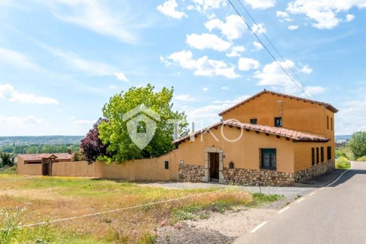 Casa en venta en Sariegos photo 0