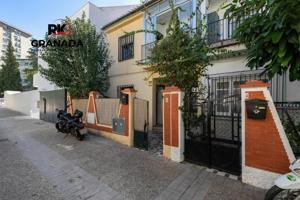 Adosada en venta en Granada, Cervantes photo 0