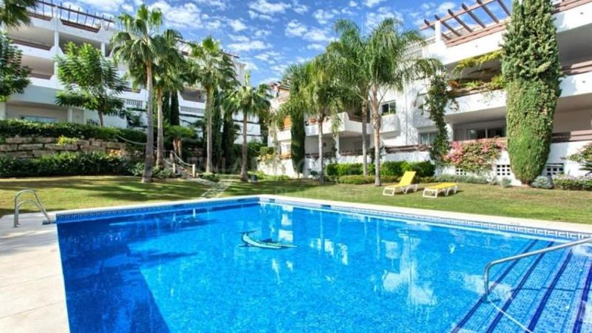 Apartamento en venta en Estepona, Parque Selwo Aventura photo 0