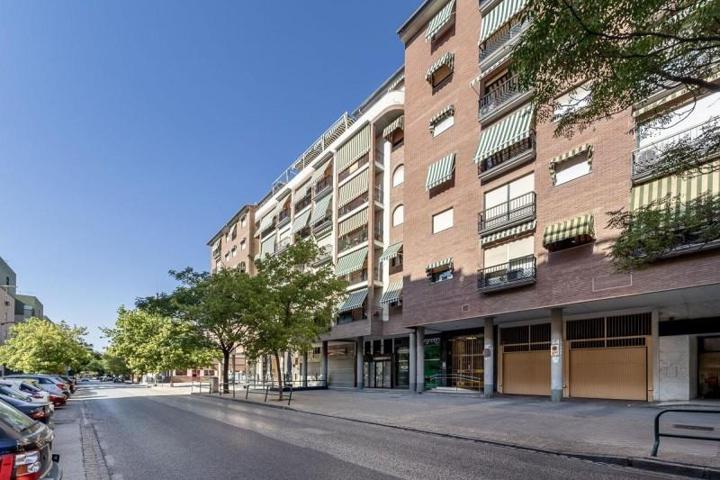 Piso en venta en Granada, Palacio de deportes photo 0