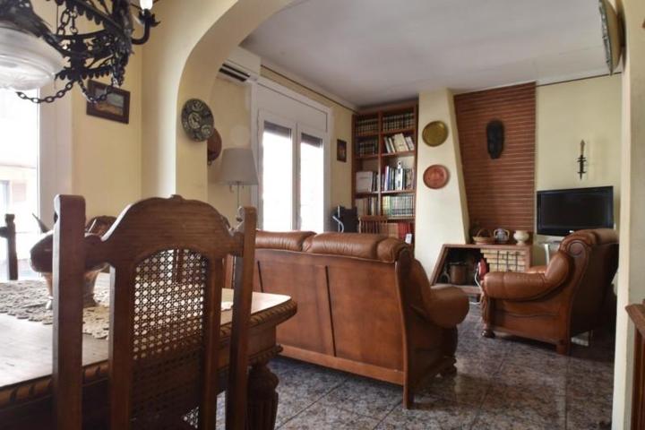 Adosada en venta en Vilanova i la Geltrú, Centre photo 0
