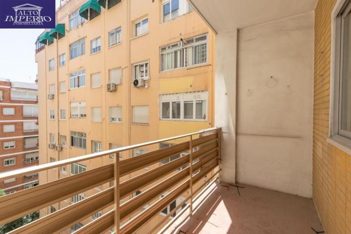 Piso en venta en Granada, Arabial photo 0