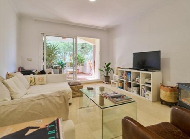 Apartamento en venta en Marbella, Elviria photo 0