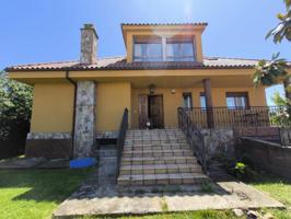 Chalet en venta en Villasabariego, Centro photo 0
