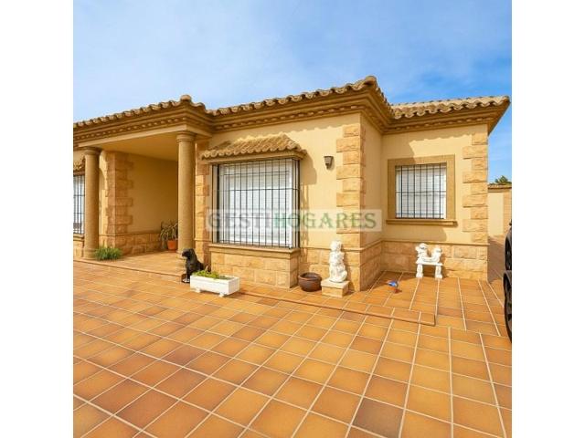 Chalet en venta en Chiclana de la Frontera photo 0