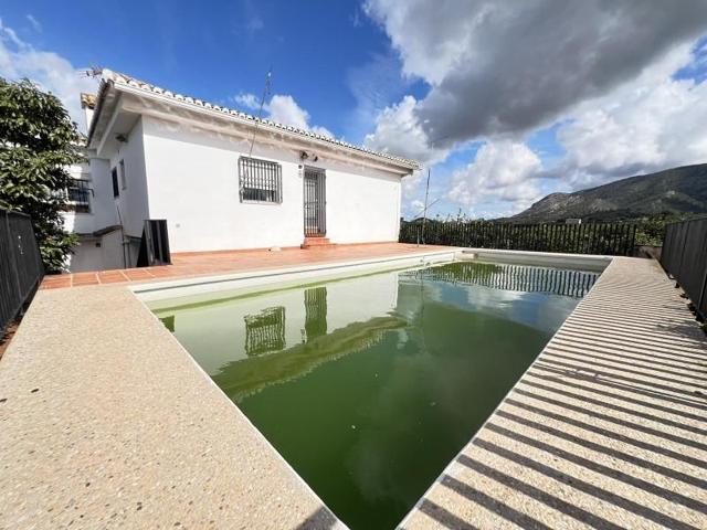 Chalet en venta en Alzira photo 0