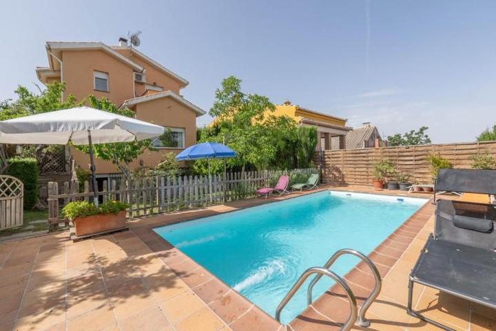 Chalet en venta en Zubia, CUMBRES VERDES photo 0