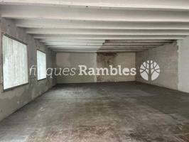 Edificio en venta en Igualada, Poble Sec photo 0
