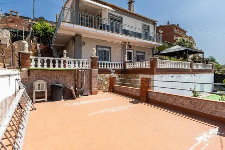 Casa en venta en Rubí, Sant Muç - Castellnou - Can Mir photo 0