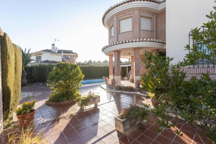 Chalet en venta en Albolote, Urb. Parque de Cubillas photo 0