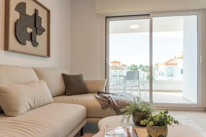 Apartamento en venta en Orihuela Costa, Playa Flamenca photo 0