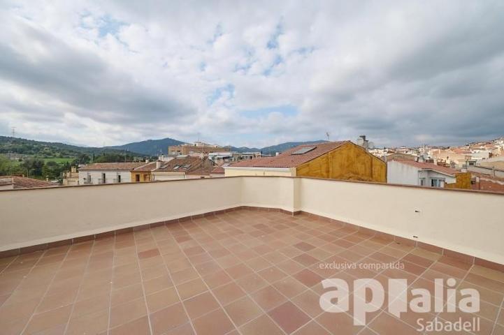 Casa en venta en Sentmenat, CENTRE photo 0