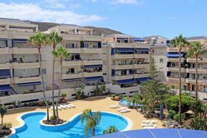 Apartamento en venta en Arona, Los Cristianos photo 0