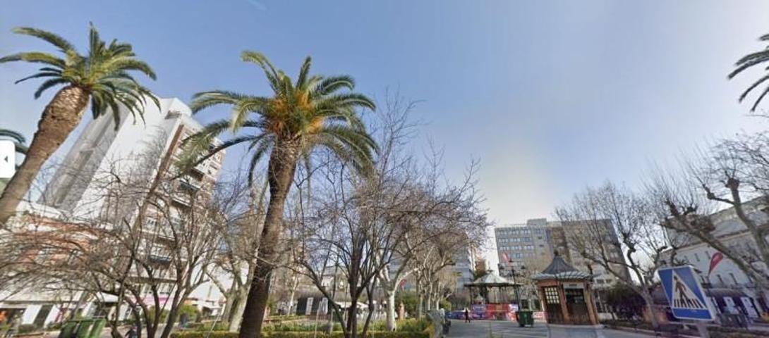 Edificio en venta en Badajoz, Casco Antiguo photo 0