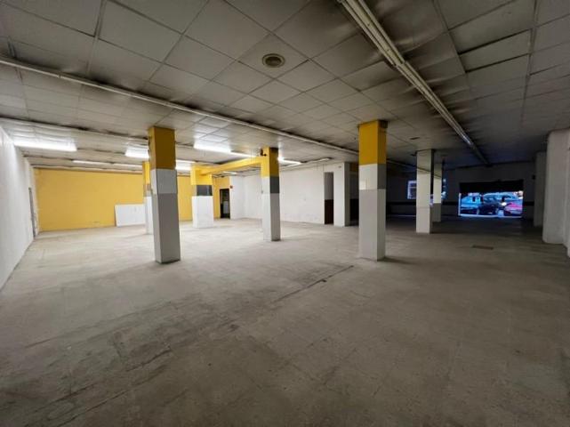 Local comercial en venta en Avilés, Avilés photo 0