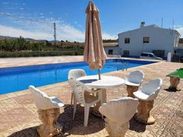 Casa con terreno en venta en Sax photo 0