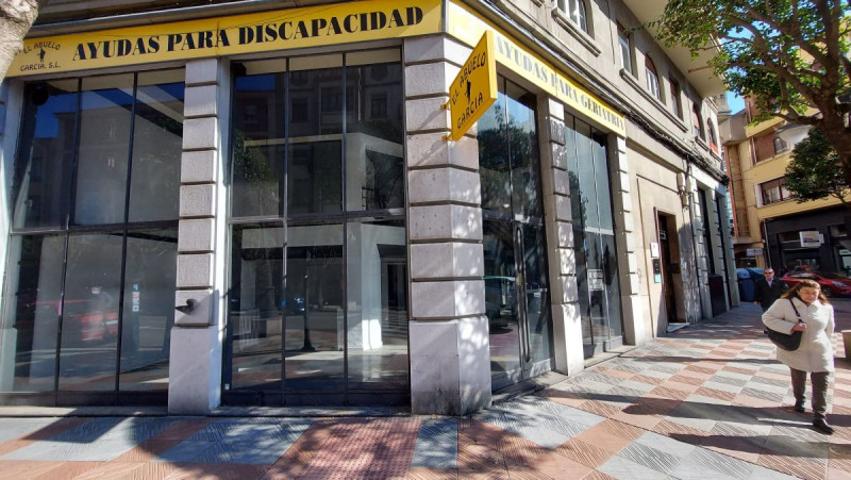Local comercial en venta en León, Centro photo 0