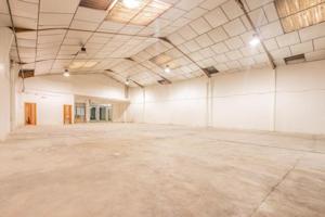 Local comercial en venta en Xirivella, Xirivella photo 0