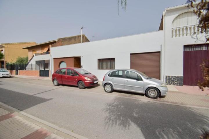 Casa con terreno en venta en Chauchina, Zona aeropuerto photo 0