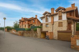 Chalet en venta en Hinojedo photo 0