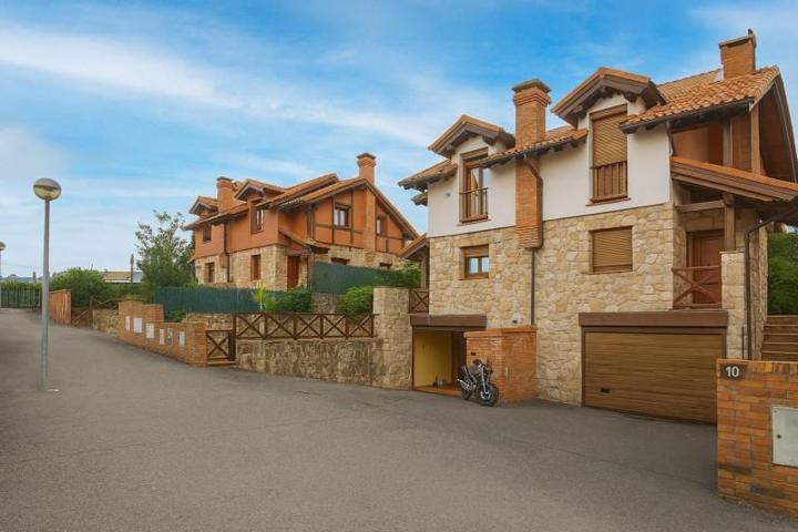 Chalet en venta en Hinojedo photo 0