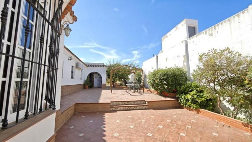 Chalet en venta en Chiclana de la Frontera, Huerta del rosario photo 0