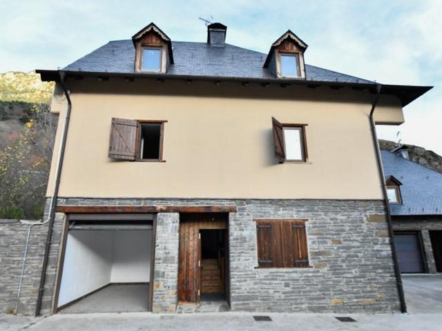 Casa en venta en Arrés photo 0