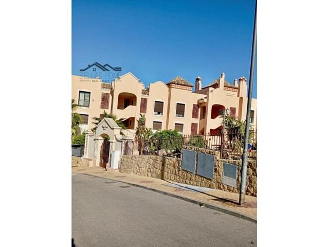 Planta baja en venta en Estepona photo 0