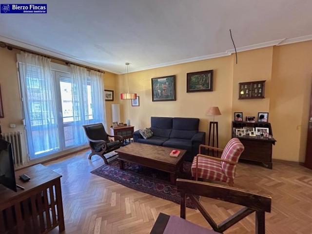 Piso en venta en León, La Chantría photo 0