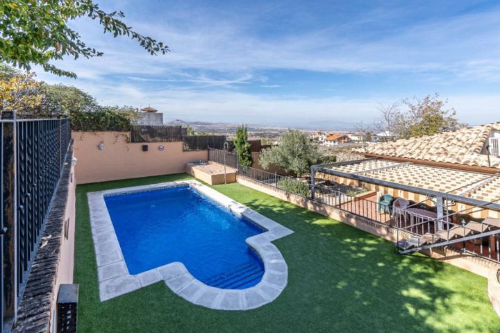 Chalet en venta en Zubia, Altos de la zubia photo 0