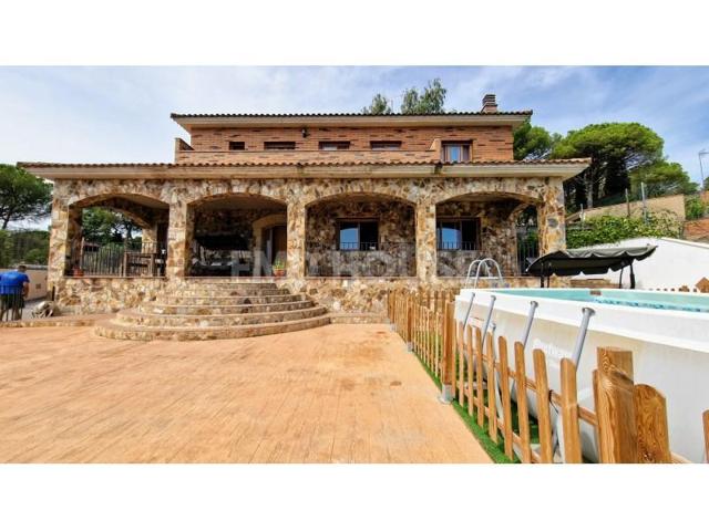 Chalet en venta en Maçanet de la Selva photo 0