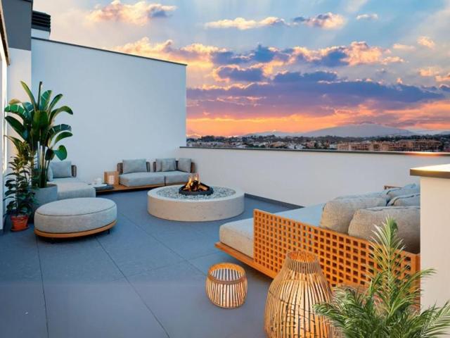 Apartamento en venta en Fuengirola, Los Pacos photo 0