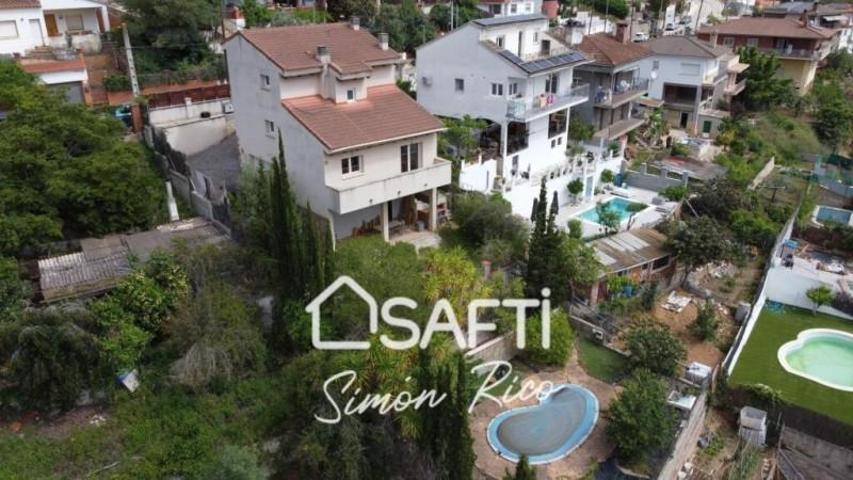 Casa en venta en Cervelló photo 0