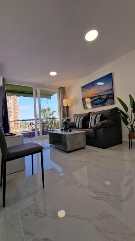 Apartamento en venta en Fuengirola, Puerto Deportivo photo 0