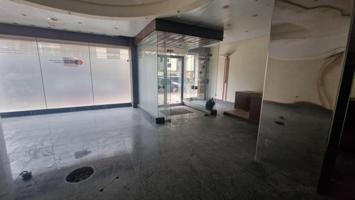 Local comercial en venta en Oviedo, Oviedo photo 0