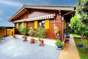 Chalet en venta en Chiclana de la Frontera, El campito photo 0