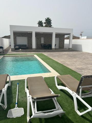 Chalet en venta en Chiclana de la Frontera, Novo Sancti Petri photo 0