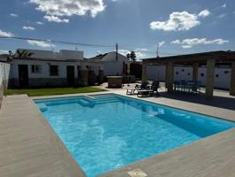 Chalet en venta en Chiclana de la Frontera, La rana verde photo 0