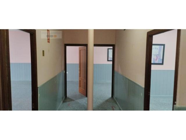 Local comercial en venta en Alcalá de Guadaira photo 0