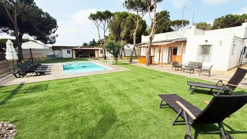 Chalet en venta en Chiclana de la Frontera, La Coquina photo 0