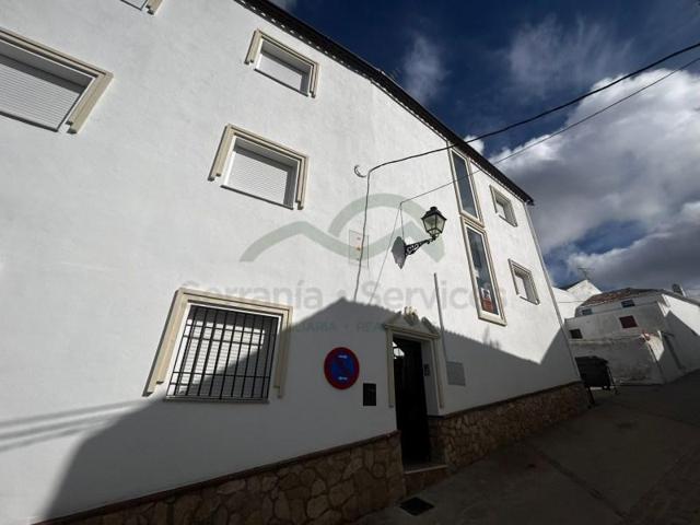 Edificio en venta en Cuevas del Becerro photo 0